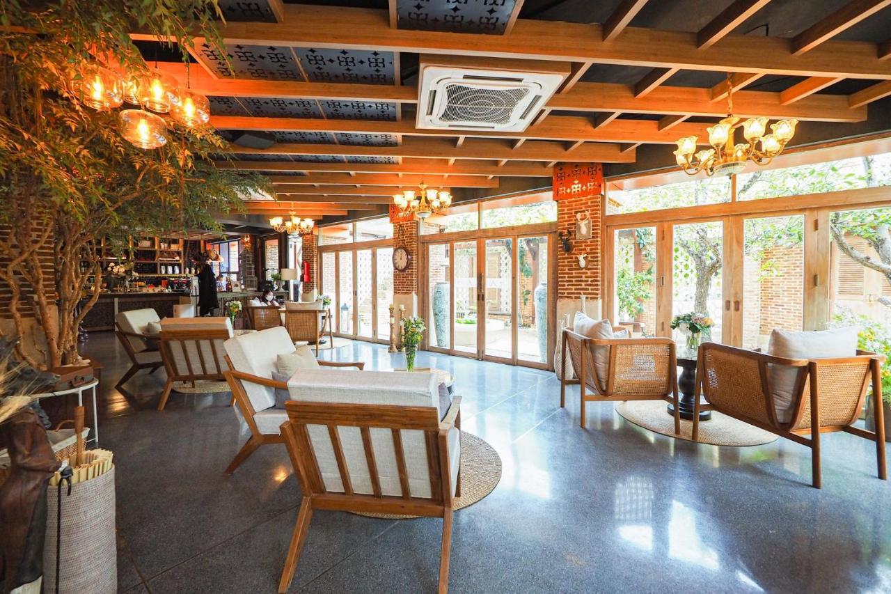 Sanae' Oldtown Hotel Чіангмай Екстер'єр фото
